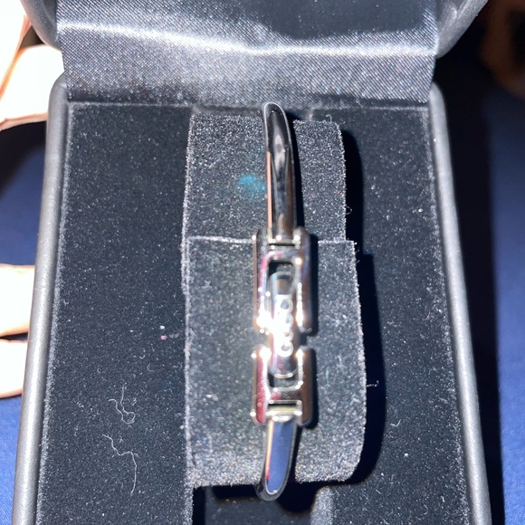 Gucci Black and Silver Square Face Watch - Picture 6 of 11